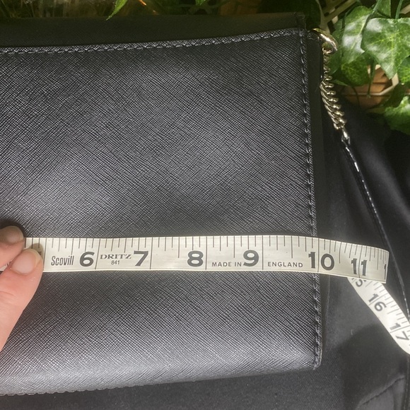 Kate Spade New York Clutch Crossbody! Measurements are in photos🥰 - Picture 10 of 12